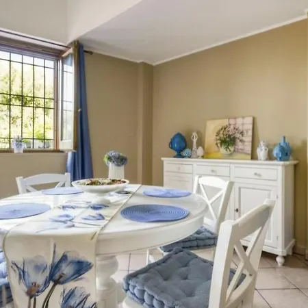 Holiday home Domus De Peppe
