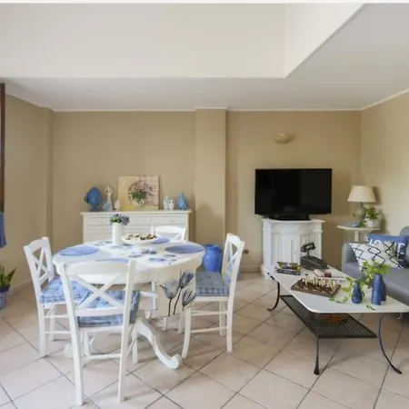 Domus De Peppe Holiday home *