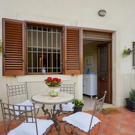Holiday home Domus De Peppe